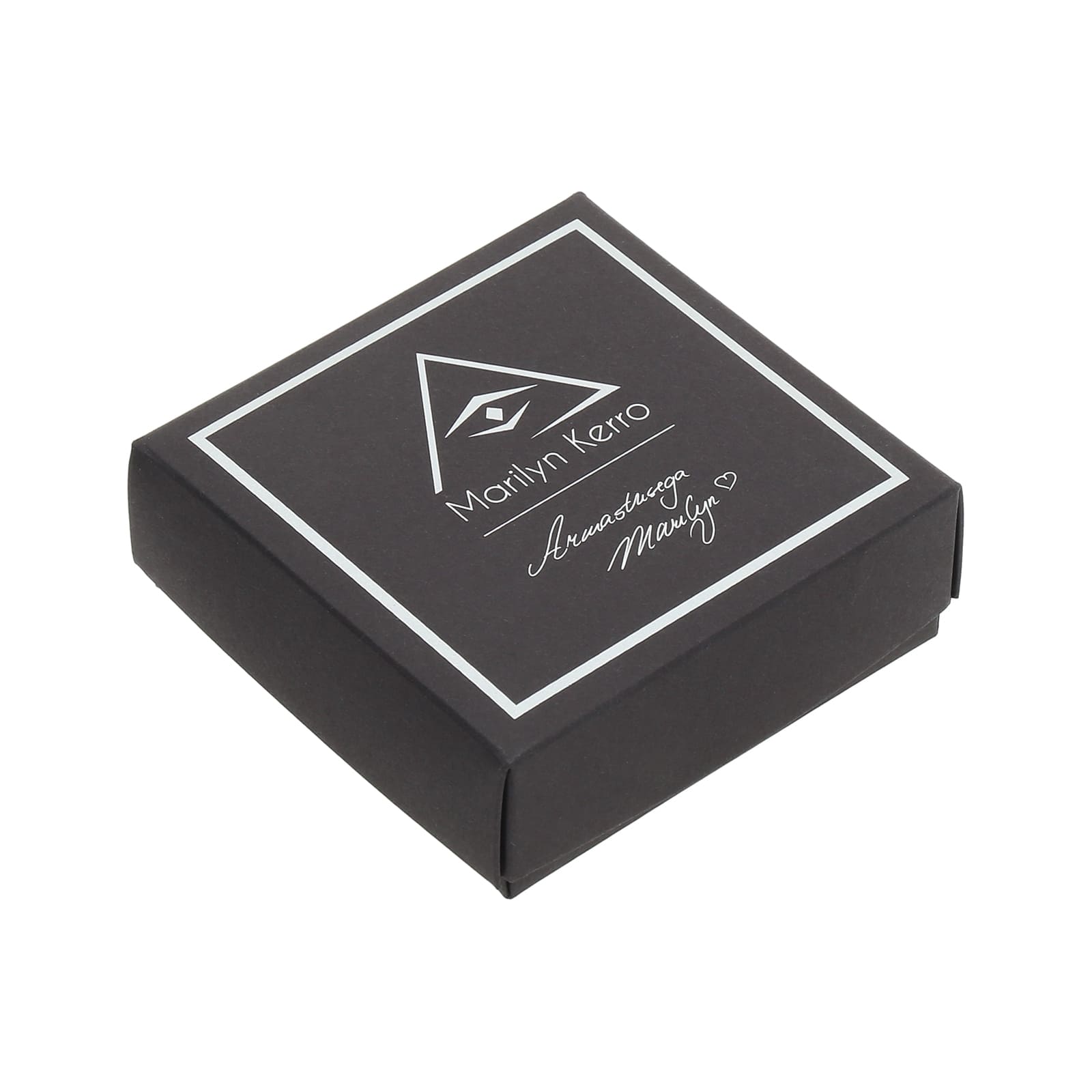 Коробка с черной крышкой и печатью логотипа