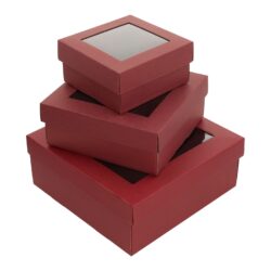 Бордового цвета коробка с пластик окном, гофрированный картон